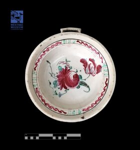 Majolikový talíř s jedním uchem